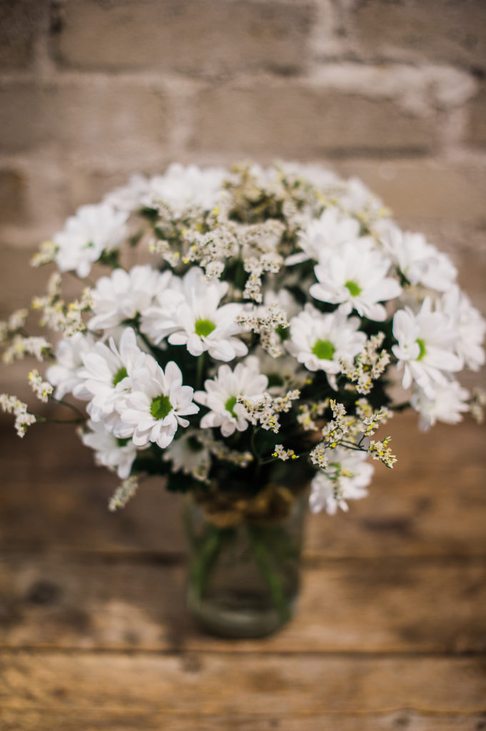 Tracy Connery Photography - Inspire Floral Boutique - Babys Breath Alternatives white daisy mums and white limonium